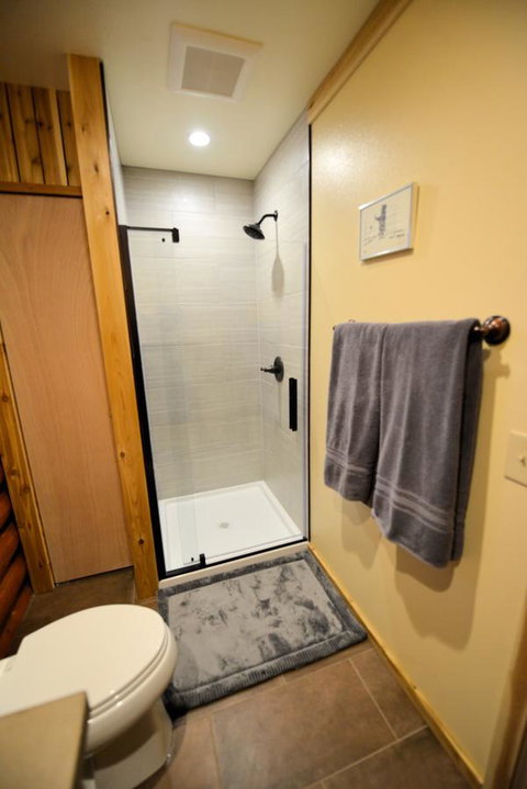 Placer Cabin - LBG 11