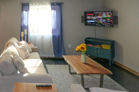 Modern Mountain Retreat, Pets Welcome! - LBG 6