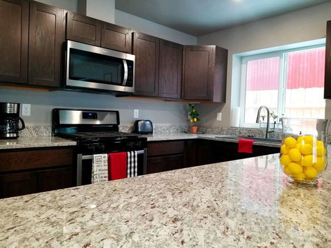 Modern Mountain Retreat, Pets Welcome! - LBG 18