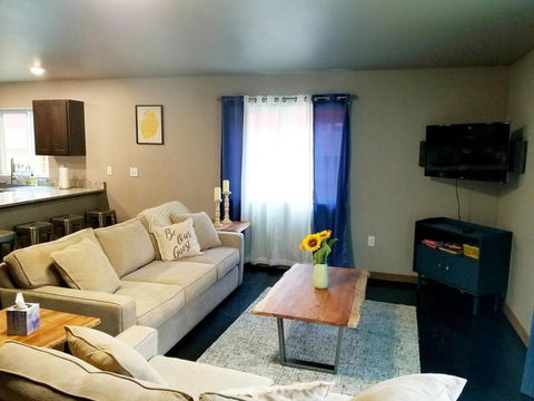 Modern Mountain Retreat, Pets Welcome! - LBG 5