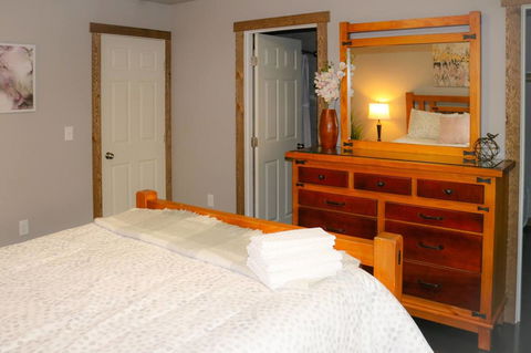 Modern Mountain Retreat, Pets Welcome! - LBG 15