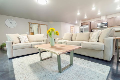 Glacier Suites - LBG 27