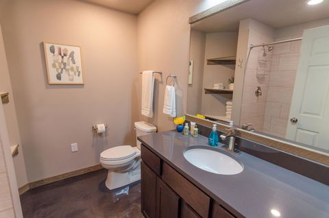 Glacier Suites - LBG 20