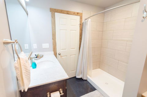 Glacier Suites - LBG 41
