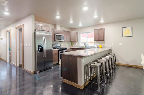 Glacier Suites - LBG 33