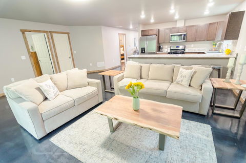 Glacier Suites - LBG 0