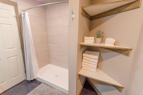 Glacier Suites - LBG 18
