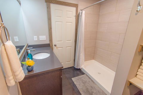 Glacier Suites - LBG 19