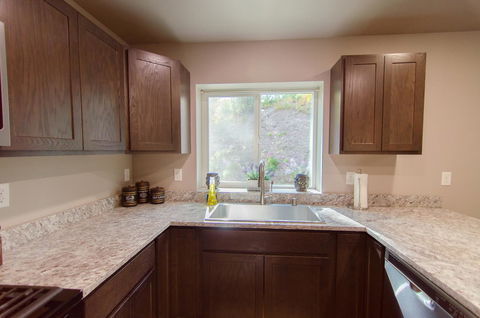 Glacier Suites - LBG 2