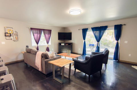 Glacier Suites - LBG 1
