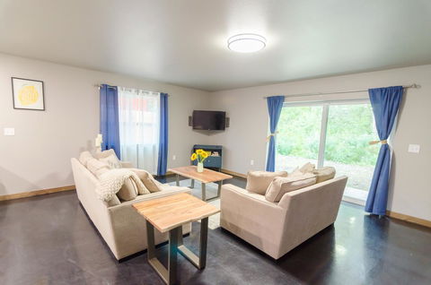 Glacier Suites - LBG 26