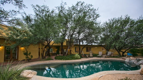 Private Desert Oasis - LBG 11