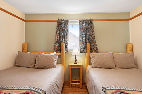 Foothills Lodge And Cabins - LBG 2
