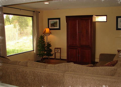 The Lake House - LBG 19