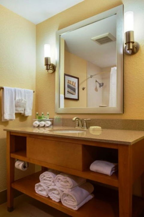 Holiday Inn Express Fort Lauderdale Airport South - LBG 2